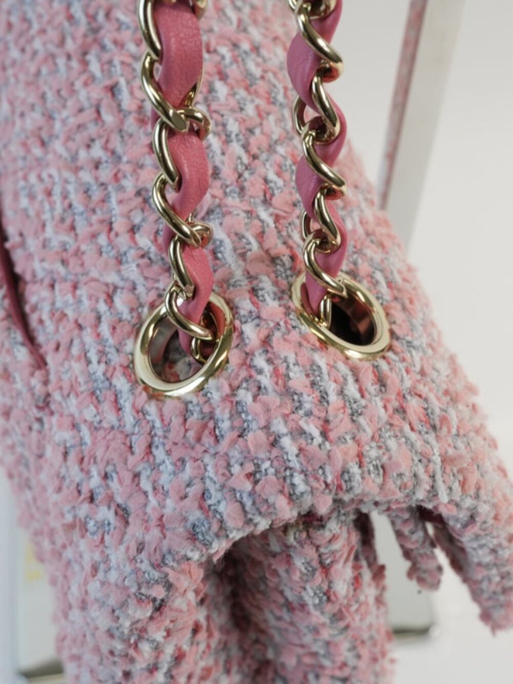 Chanel Medium Classic Flap in Pink Tweed and Gold Hardware Handbag - Picture 7 of 16